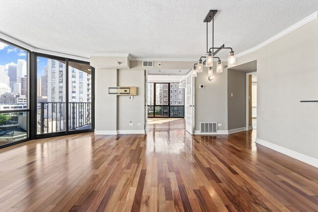 Building Photo - 1309 N Wells St