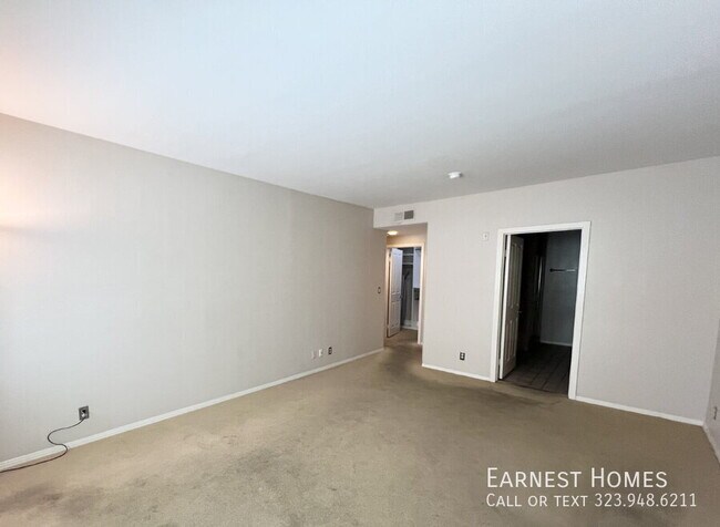Building Photo - 1811 Manning Ave