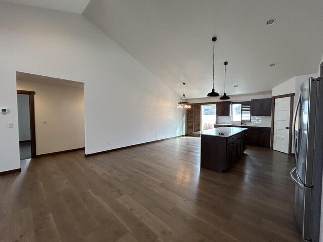 Building Photo - Luxury 4 Bed / 2 Bath Home on .84 Acres – UTILITIES INCLUDED - 3 Car Garage – RV Parking