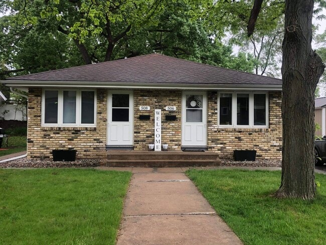 Building Photo - 506 Sunnyside Ln