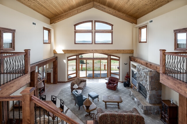 Building Photo - 595 S Foothill Dr