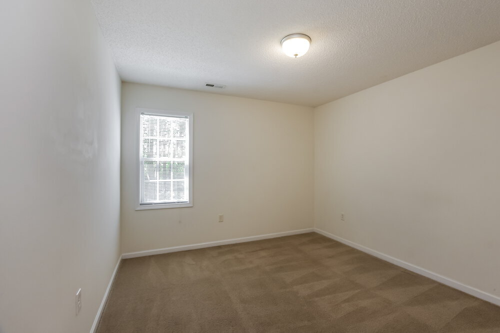 Building Photo - 2213 Brookline Ct