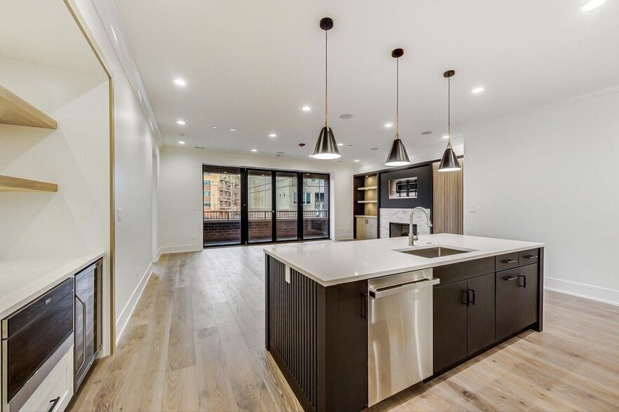 Building Photo - 4920 N Lincoln Ave