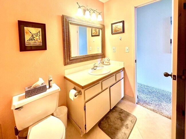 Building Photo - Furnished 2 bedroom 2 bath condo 2 assigned parking stalls