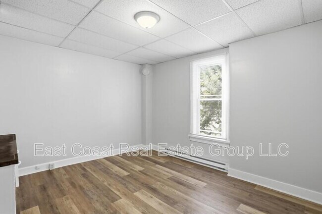 Building Photo - Charming 2-Bedroom Apartment Near Downtown Hagerstown