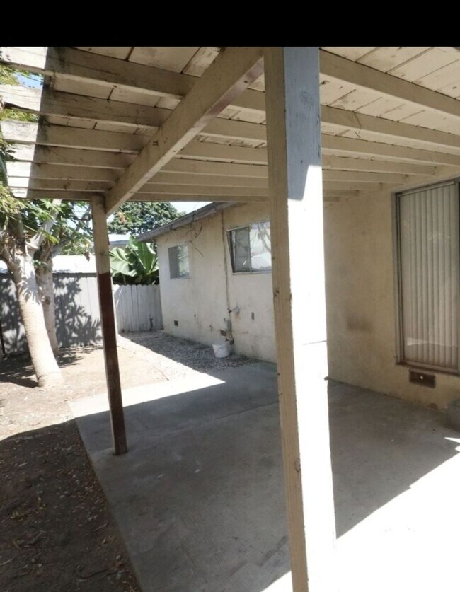 Building Photo - LB2527