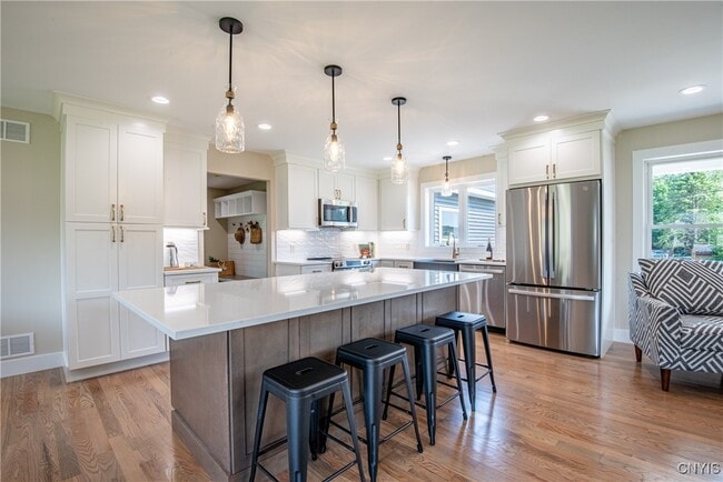 Building Photo - 6251 Meadow Dr