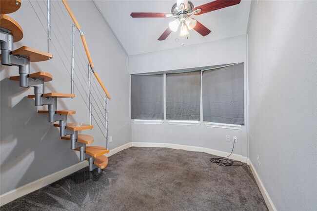 Building Photo - 407 Juniper Ct