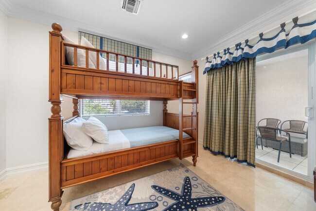 Building Photo - 514 N Birch Rd