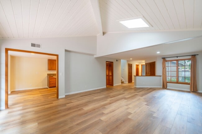 Building Photo - 26 Sausalito Cir E