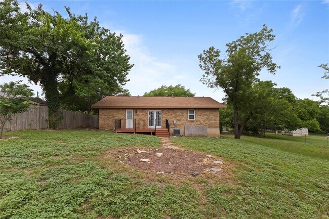 Building Photo - 601 Rucker St