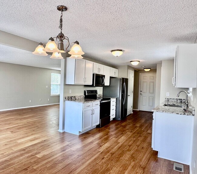 Building Photo - Conveniently Located Home in East Quincy H...