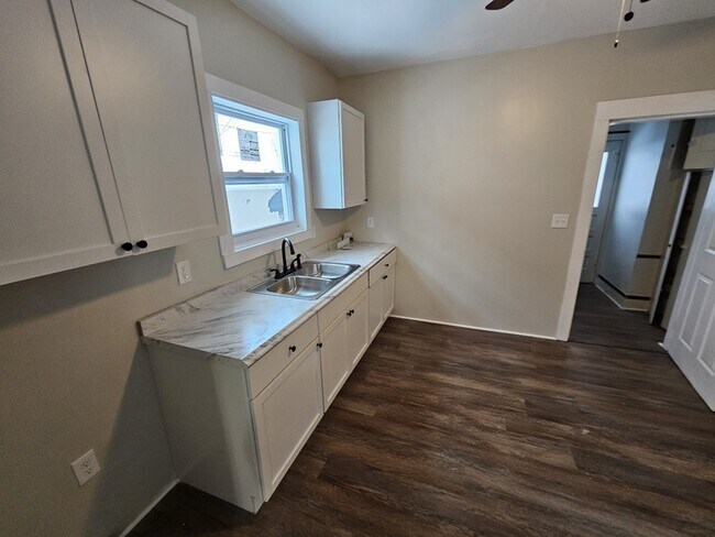 Building Photo - 3378 E 134th St