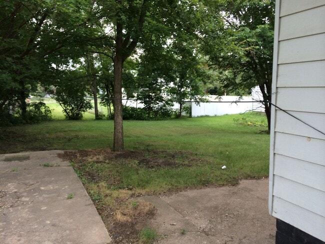 Building Photo - 408 Newell St