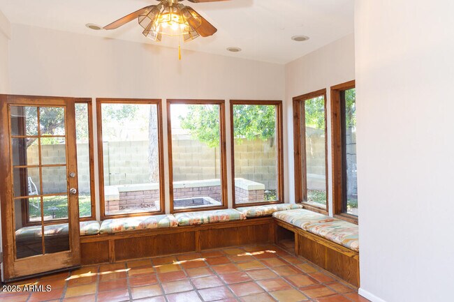 Building Photo - 2601 N 68th Pl