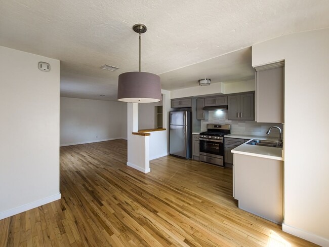 Building Photo - 2BD/1BA In LA's most Vibrant and Eclectic ...