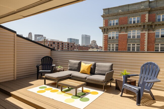 Building Photo - 1304 Broadway-ID1056031P