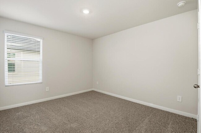 Building Photo - 120 Raymondville Path