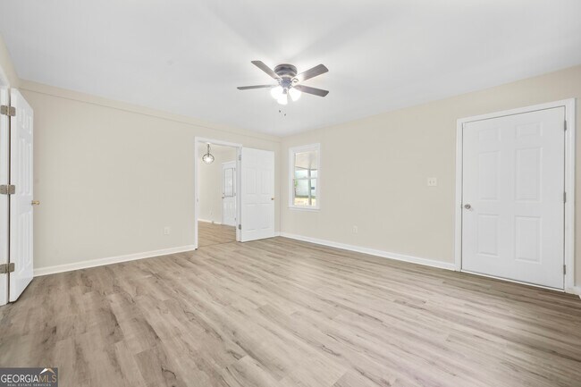 Building Photo - 3698 Fairlane Dr NW