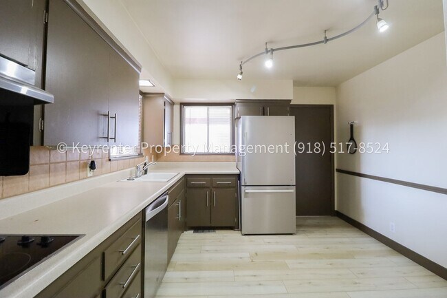 Building Photo - LOCATION LOCATION LOCATION!! Brookside Gem Available Immediately!