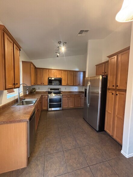 Building Photo - 5305 W Olivine Dr