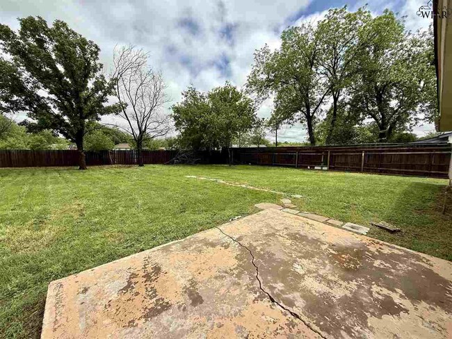Building Photo - 1609 Las Vegas Trail