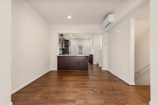 Building Photo - Modern Townhome with Garage in High Point Community