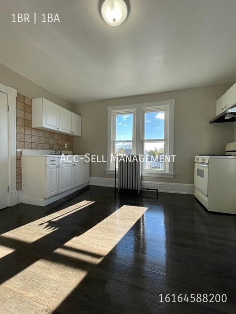 Building Photo - 1003 Bridge St NW