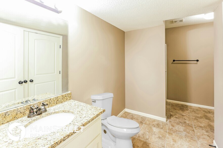 Building Photo - 203 NE Hannah Ct