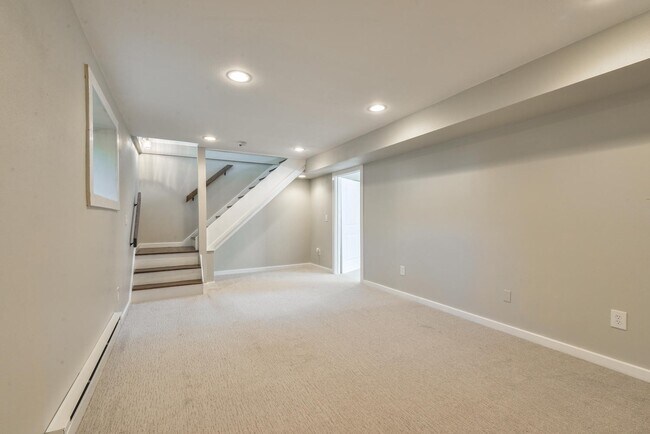 Building Photo - Beautifully remodeled 3 Bedroom Bungalow in Old Town