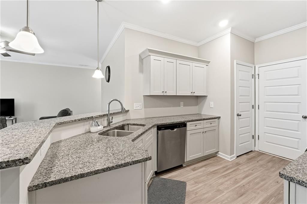 Building Photo - 334 Melody Ln