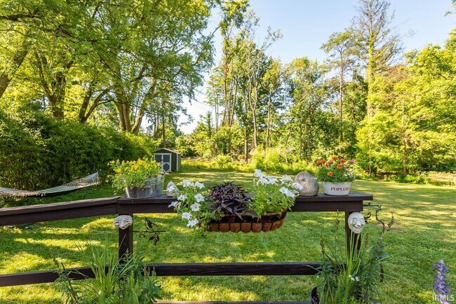 Building Photo - 1708 E Windsor Dr