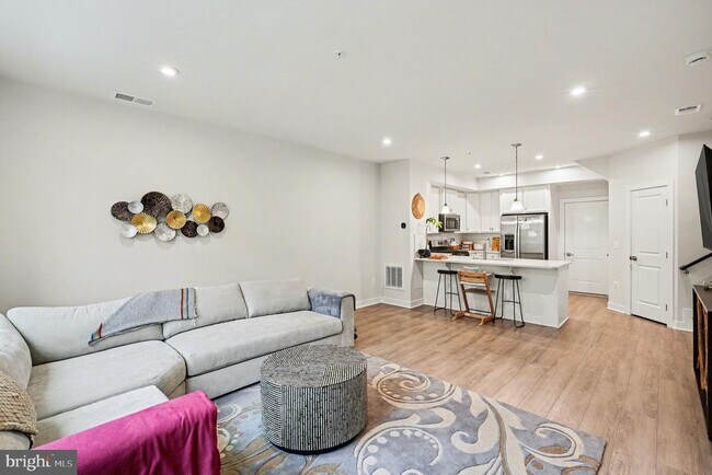 Building Photo - 17414 Southern Shrs Dr