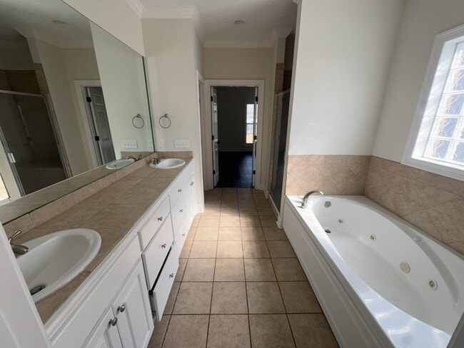 Building Photo - 118 Jorn Cir