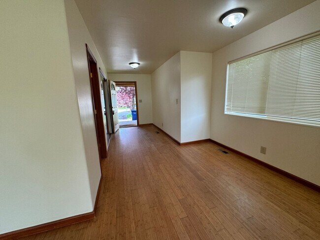 Building Photo - 1135 Aloha Way