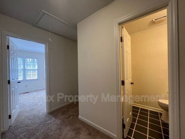 Building Photo - 112 Greenmont Ln
