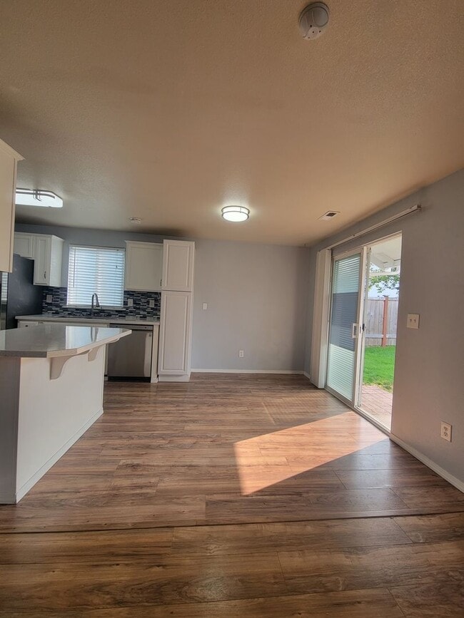 Building Photo - Newly Listed Home Close to Joint Base Lewis-McChord