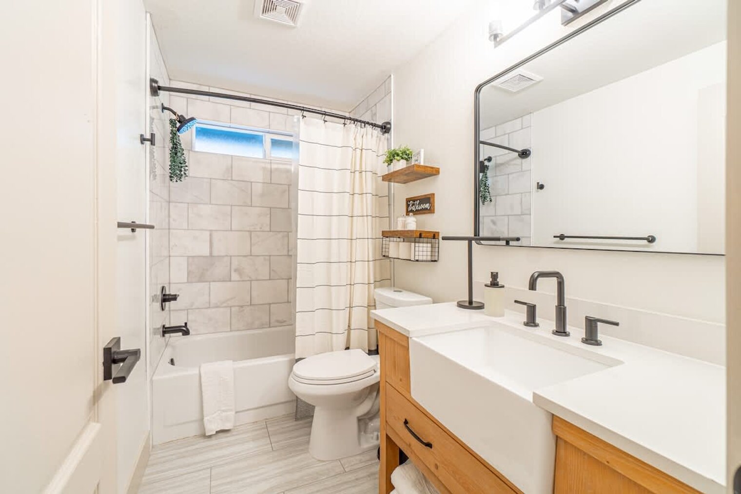 Building Photo - 1059 Chesterfield Ct