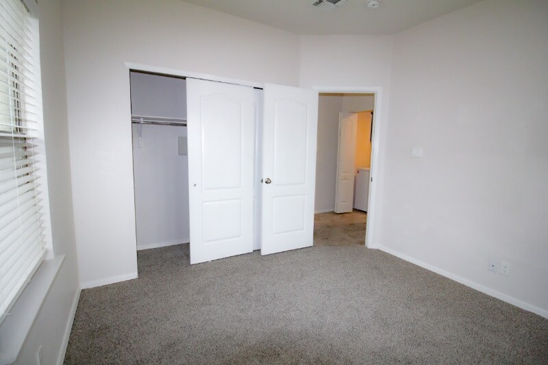 Building Photo - 13276 Emerald Isle St