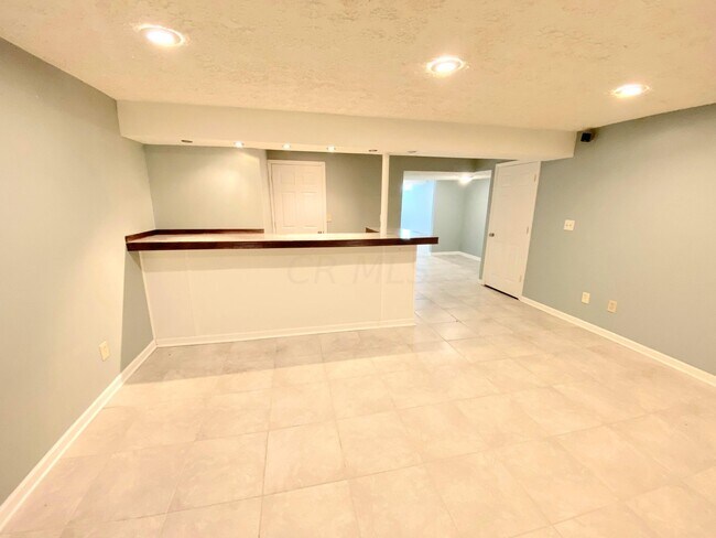 Building Photo - 129 Sapphire Ice Dr