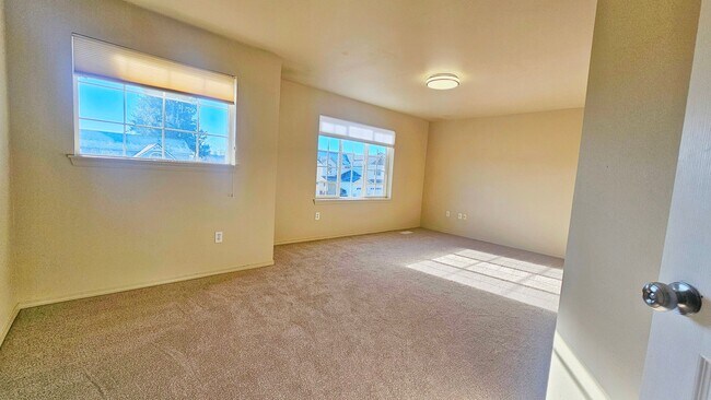 Building Photo - Beautiful 5 bed 2.5 Bath Home in Renton Highlands