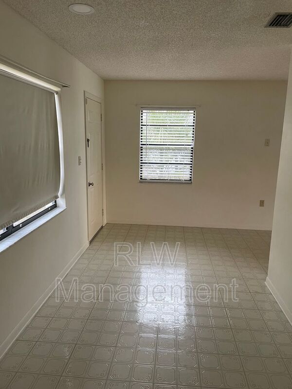 Building Photo - 44 S Kentucky Ave