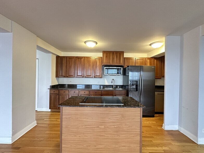 Building Photo - 4180 N Marine Dr
