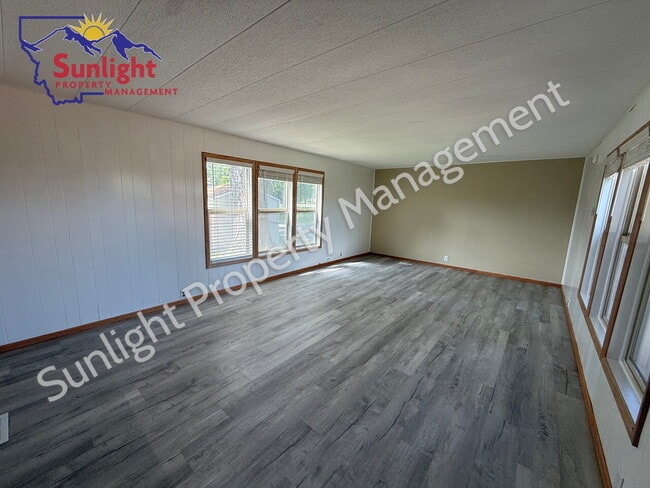 Building Photo - Updated Mobile Home for Rent - Peaseful Co...