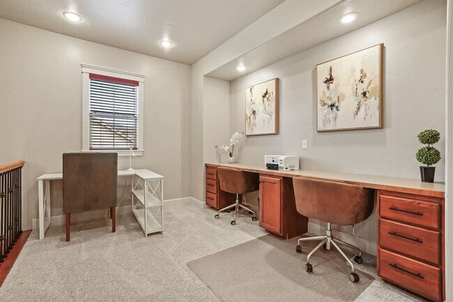 Building Photo - 611 E San Pedro St