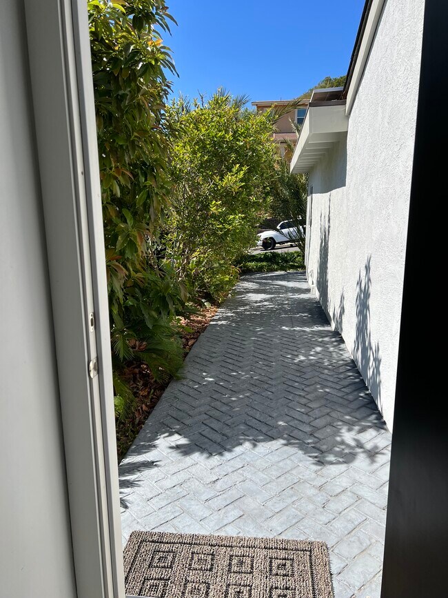 Building Photo - 11449 Almazon St