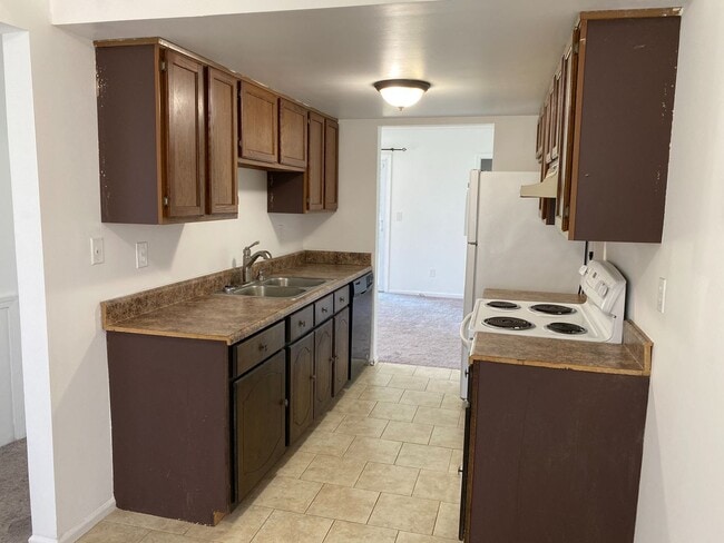 Building Photo - Charming 2-Bedroom Duplex in the Heart of ...