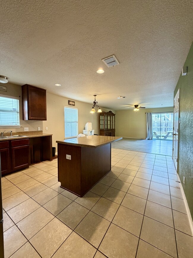 Building Photo - 419 Dolly Dr