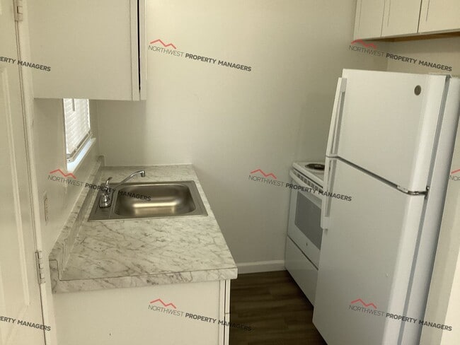 Building Photo - R72A