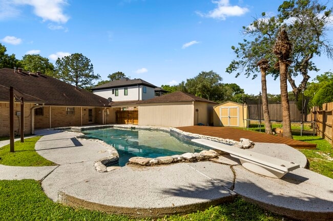 Building Photo - 14014 Briar Pl Dr